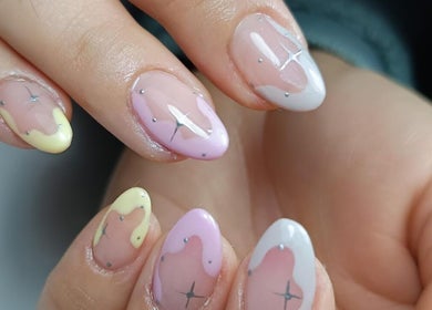 Manicura colorida en Egland_beauty_nails, Estación Central, Región Metropolitana, CL.