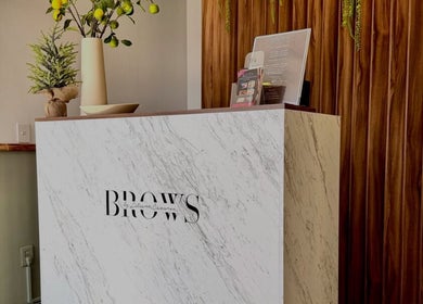 Recepción de Brows By Lili Cázares en Santiago de Querétaro, Querétaro, MX, con decoración moderna y acogedora.