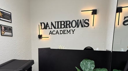 Danibrows Academy图像3