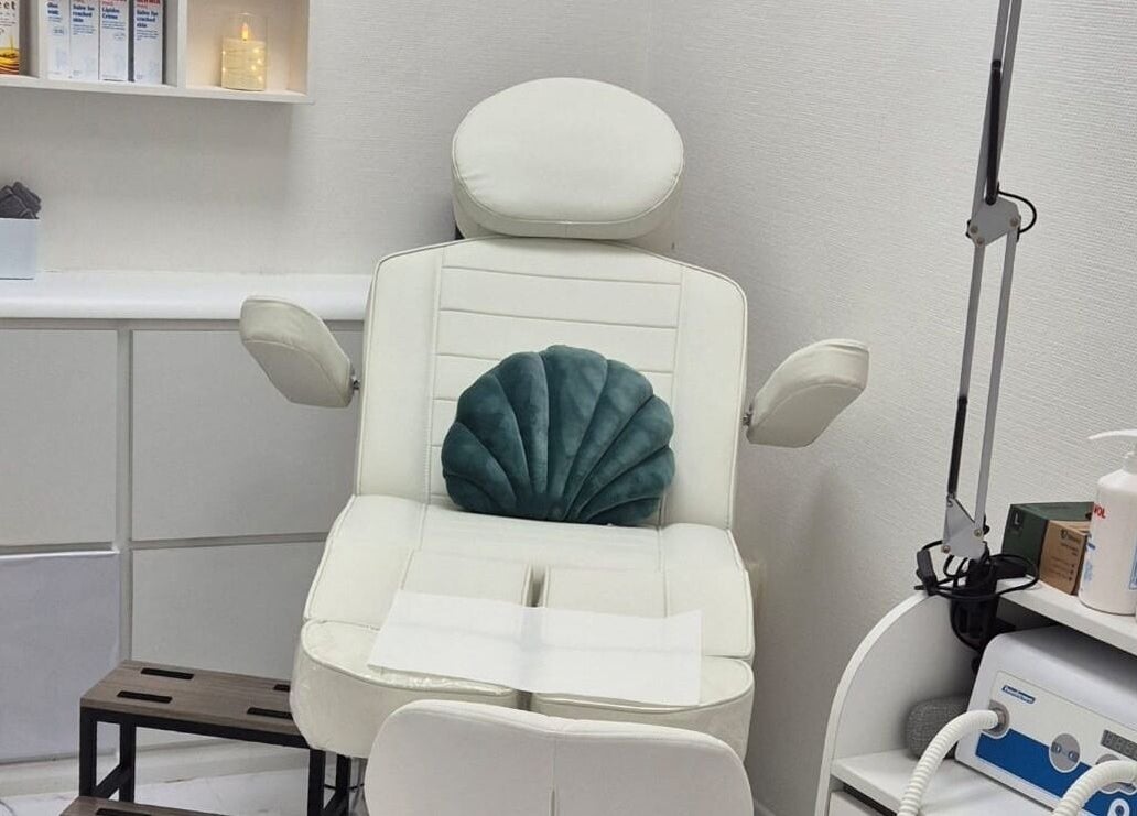 Modern treatment chair at Kingston Health Studio, Kingston Upon Thames, England, GB, offering premium wellness services.