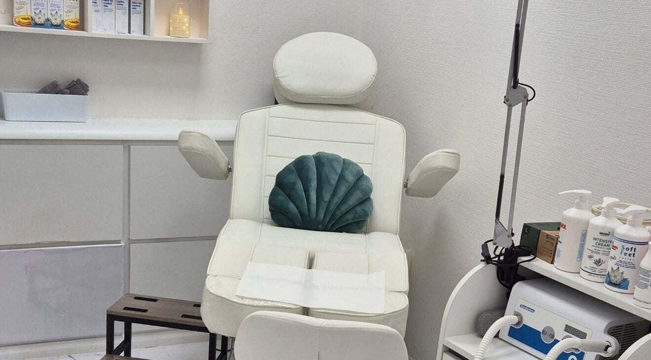 Modern treatment chair at Kingston Health Studio, Kingston Upon Thames, England, GB, offering premium wellness services.