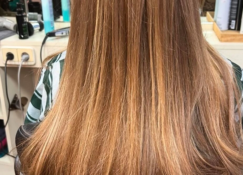 Schön gestyltes, langes Haar bei Roy's Friseurteam, Berlin, Berlin, DE, ideal für moderne Looks.