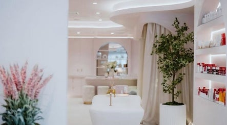 Immagine 3, KJ Manicurist