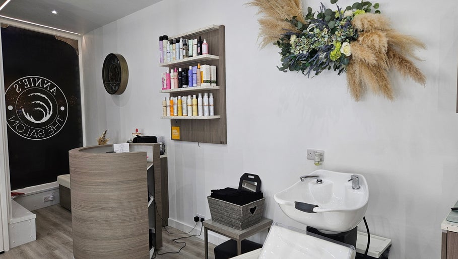 Annie's The Salon imagem 1