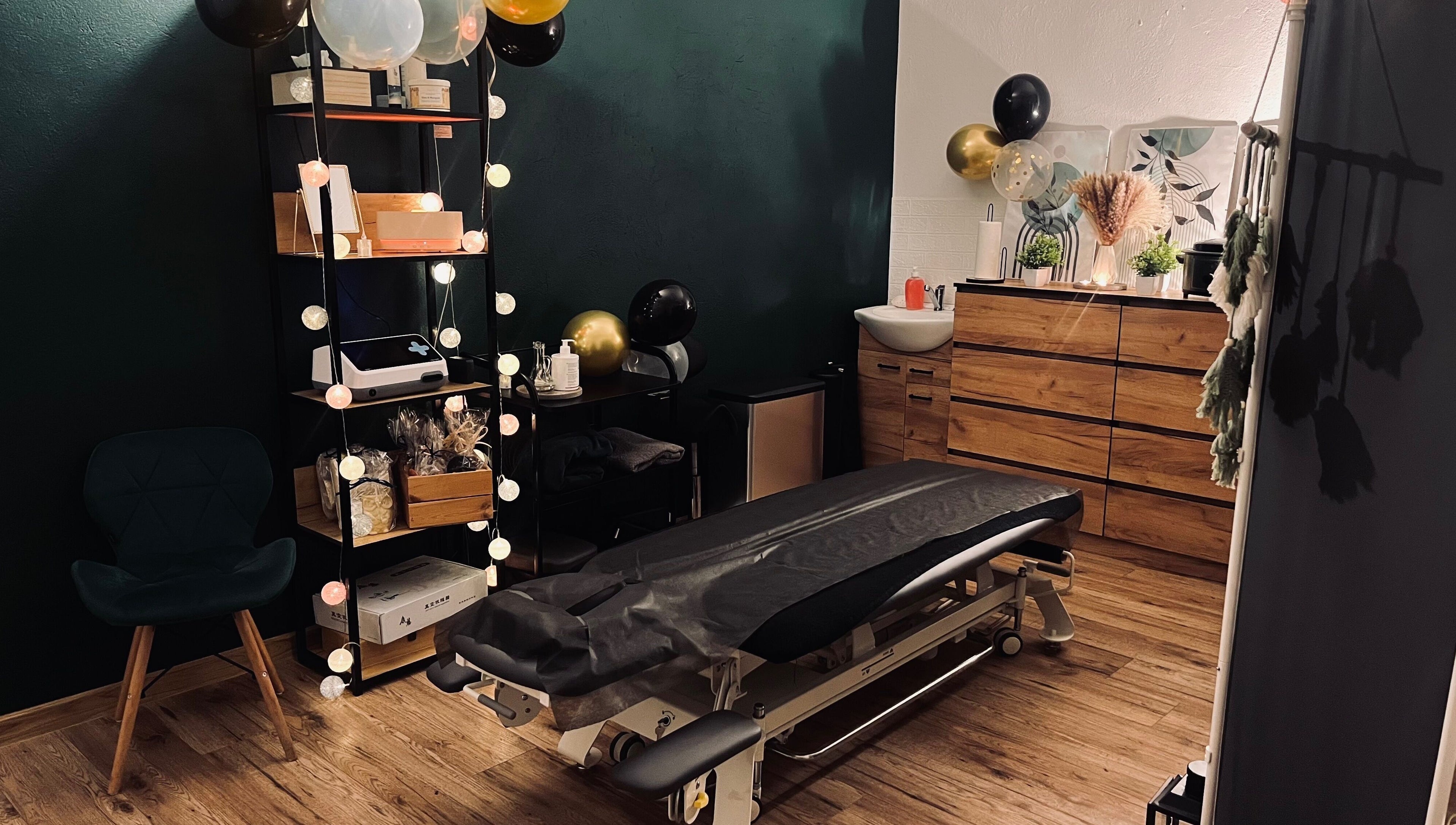 Elegancki gabinet w Strefie Zdrowia Gabinet Masażu Jolanta Wojtczak, Krzywiń, Województwo Wielkopolskie.