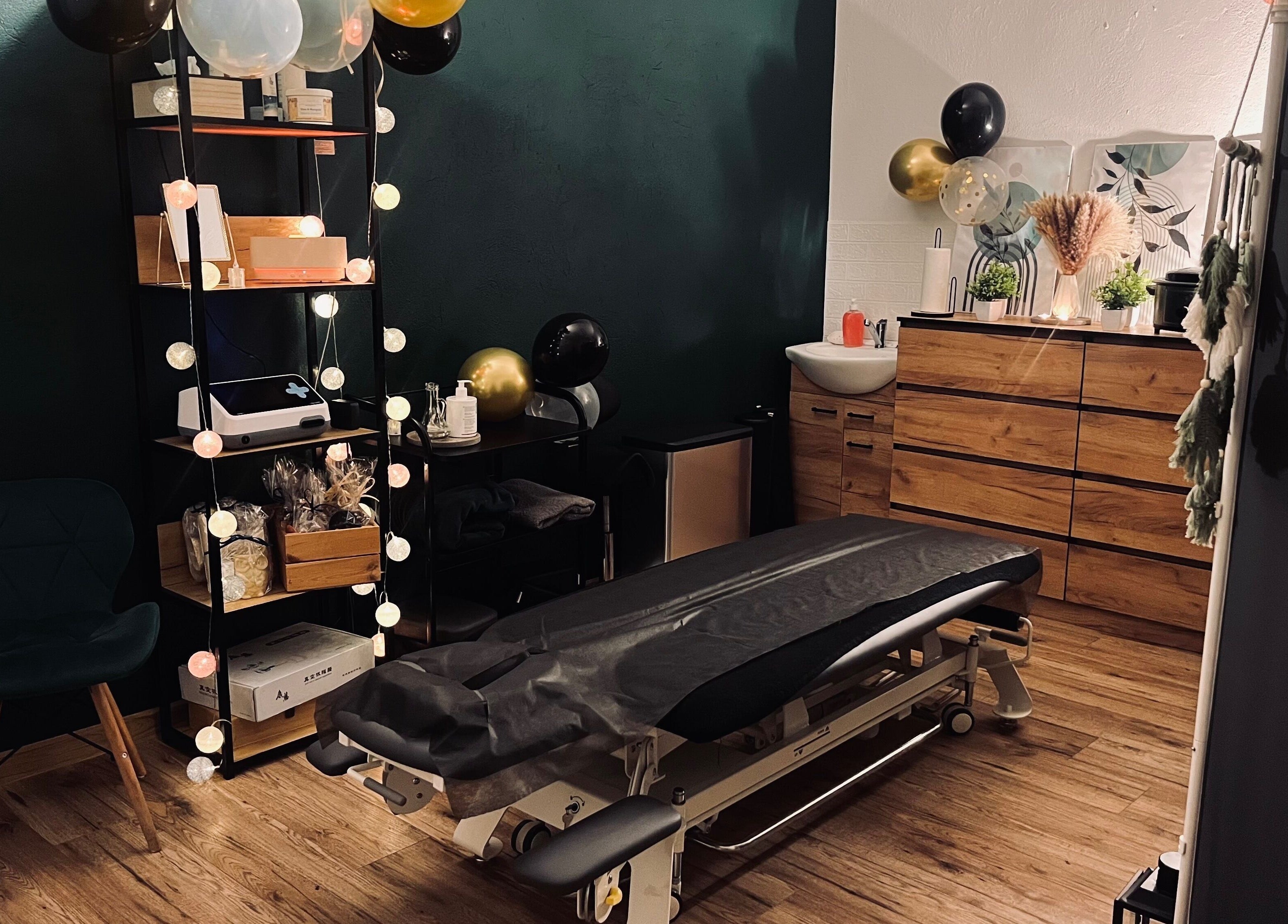 Elegancki gabinet w Strefie Zdrowia Gabinet Masażu Jolanta Wojtczak, Krzywiń, Województwo Wielkopolskie.