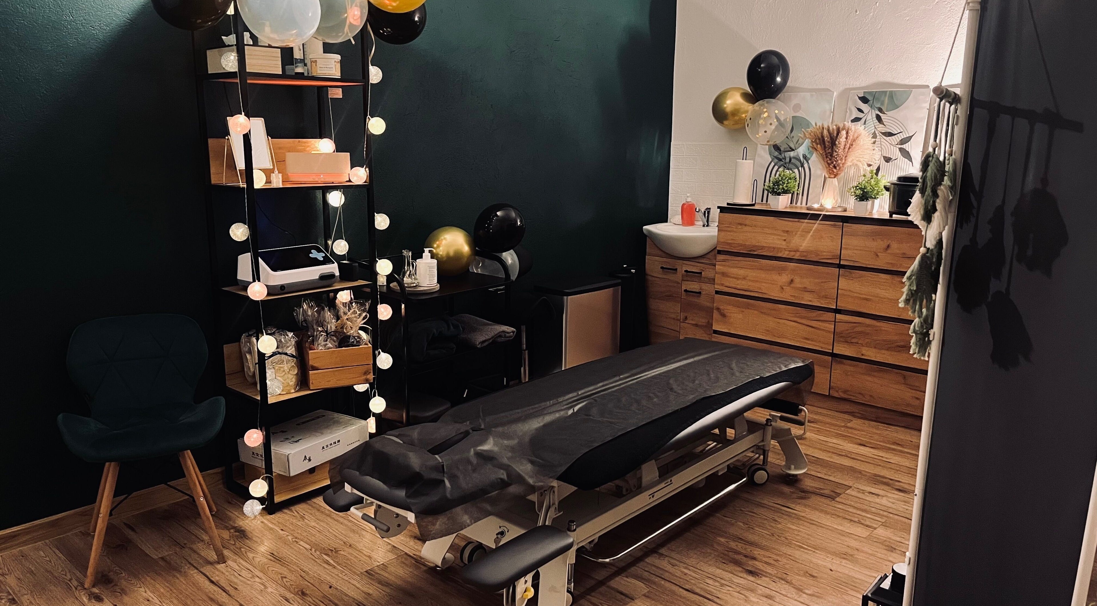 Elegancki gabinet w Strefie Zdrowia Gabinet Masażu Jolanta Wojtczak, Krzywiń, Województwo Wielkopolskie.