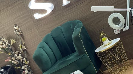 Vegas Vip Salon image 2