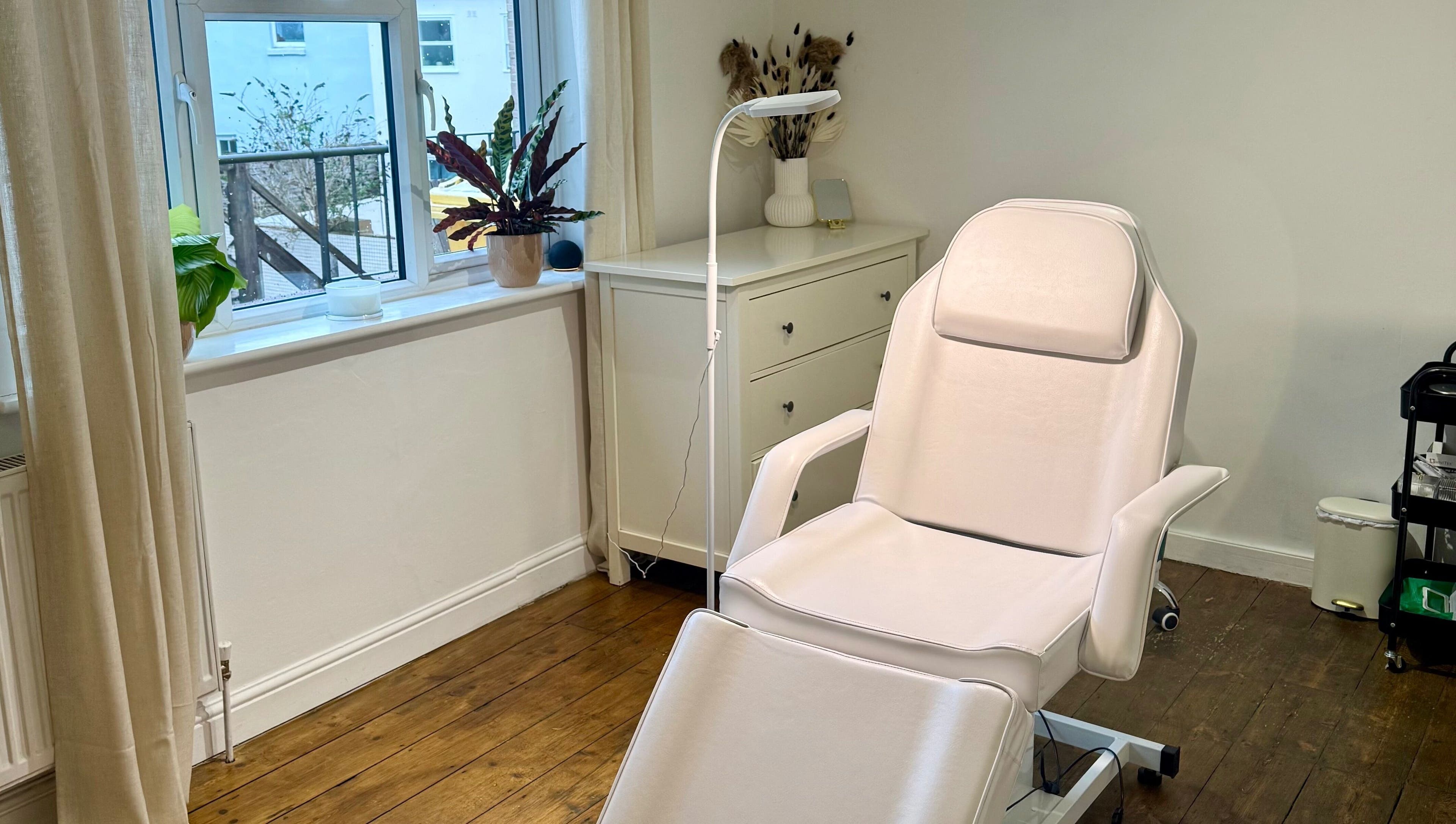 Calm and inviting treatment room at Rare Aesthetics UK, Brighton And Hove, GB, featuring a comfortable recliner.