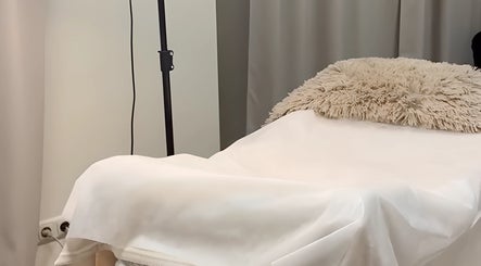 Cozy treatment bed at Madara Z Beauty/Brows by Madara Centrs in Rīga, LV, with plush blanket and soothing ambiance.