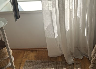 Inviting cozy corner at Madara Z Beauty, Rīga, LV with soft curtains and woven textures.