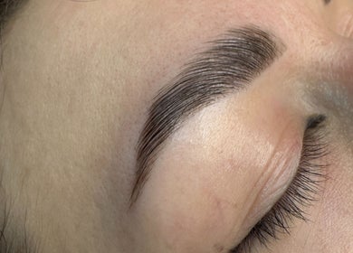 Close-up of expertly shaped brows at Madara Z Beauty, Brows by Madara Centrs, Rīga, LV.