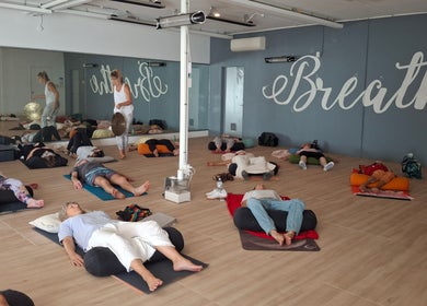 Relaxation session at Reiki Readings & Sound - Lou Crangle Psychic Medium in Buderim, Queensland, AU.