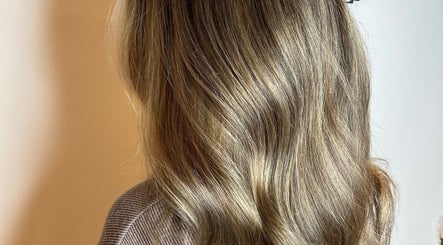 hình ảnh 2 của EllaPedleyHair