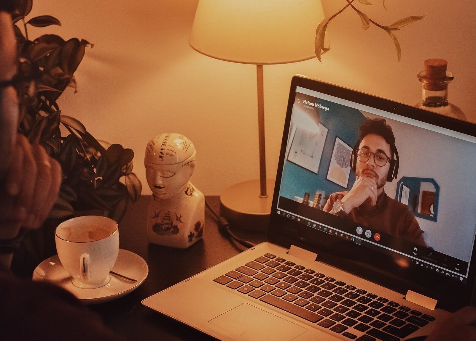 Sessão virtual com Iago Nóbrega - Psicólogo em Dublin, IE, em ambiente acolhedor.