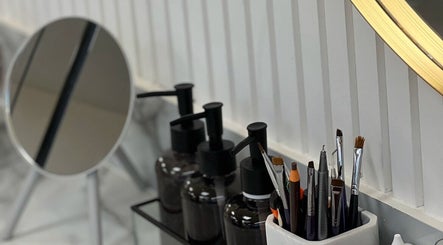 Brodiana Makeup