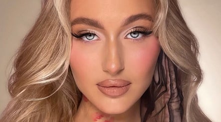 Brodiana Makeup image 3