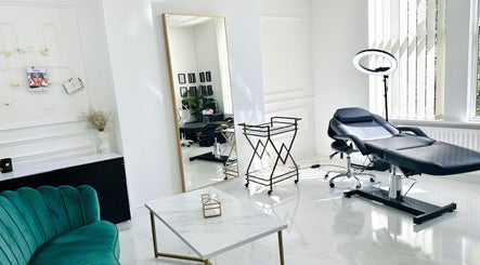 Aloura Clinic