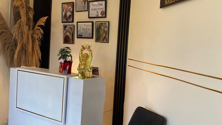 Stylish reception at Ana's Nails Studio, Paramaribo, SR with elegant decor and artful details.