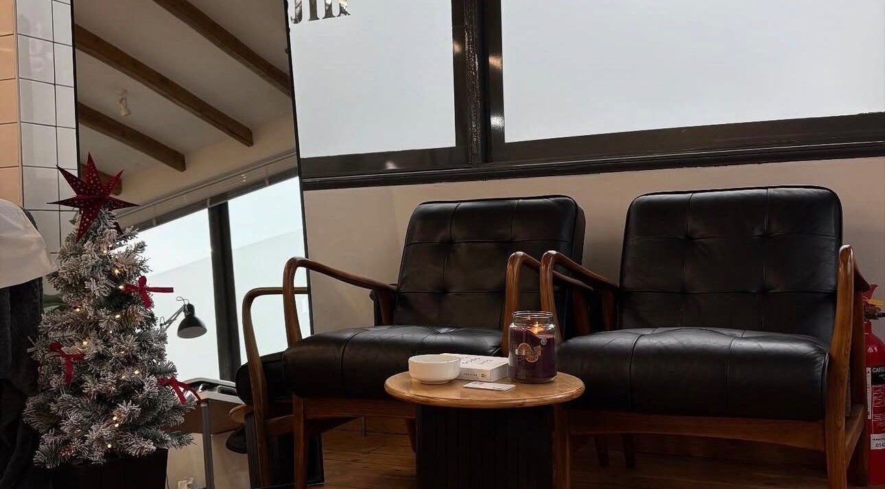 Elegant seating area at Luxe Lash by DK, Newcastle upon Tyne, England, GB, featuring stylish decor and leather chairs.