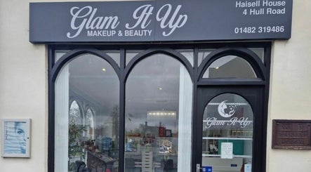 Glam It Up Makeup and Beauty billede 3
