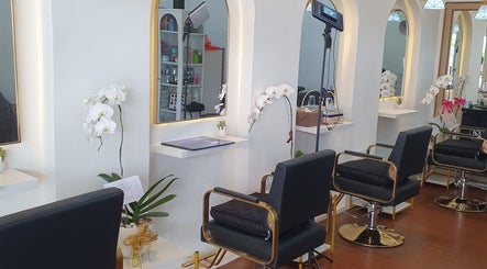 Dear beauty salon