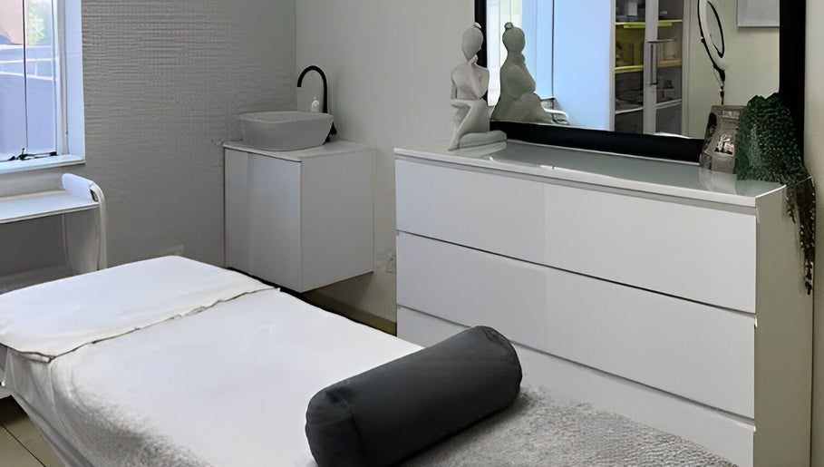 Calm treatment room at Daysha Aesthetics in Benoni, Gauteng, ZA, featuring modern decor and tranquil ambiance.