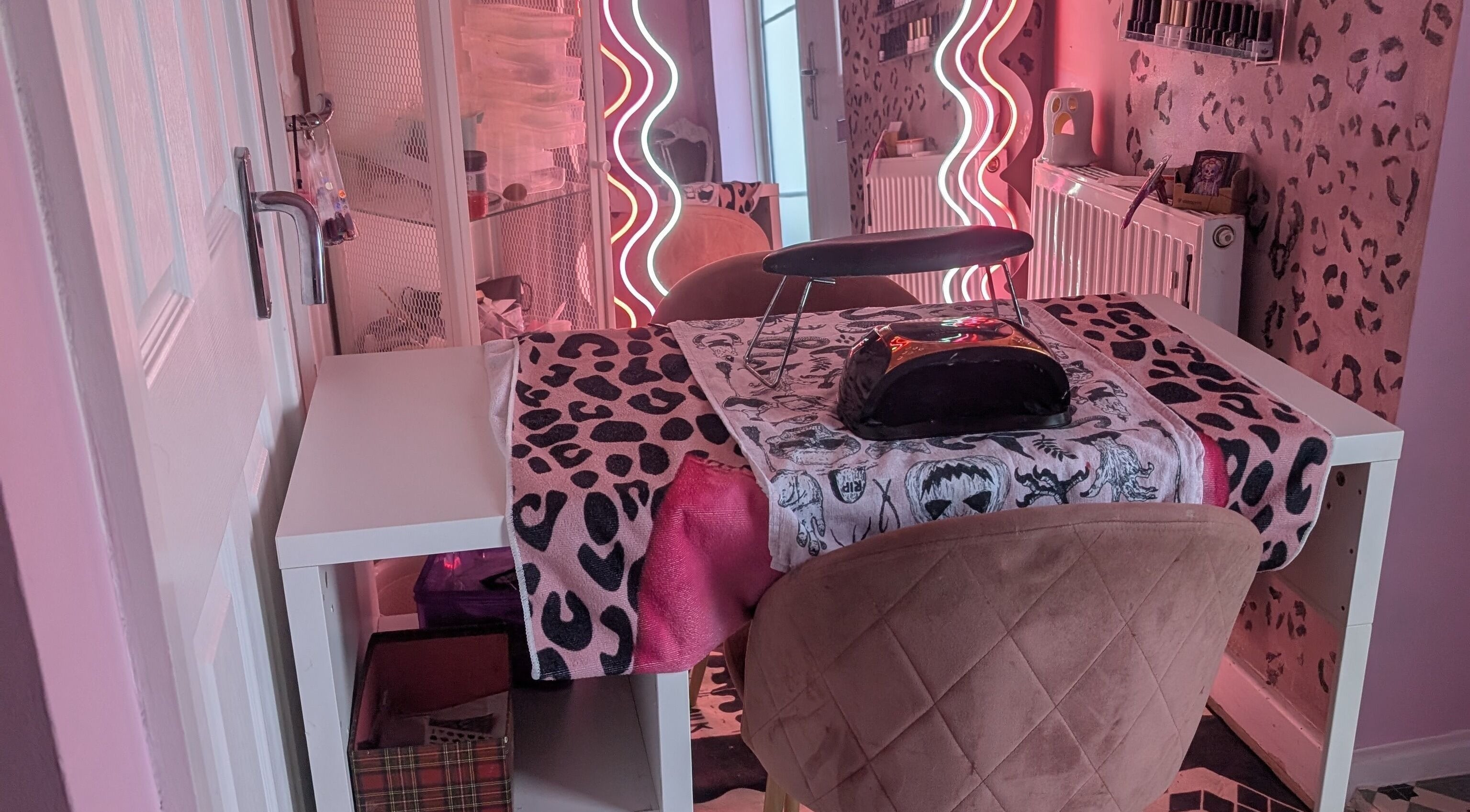 Chic nail station at J.m.nails in Fair Oak, England, GB with stylish decor and vibrant lighting.