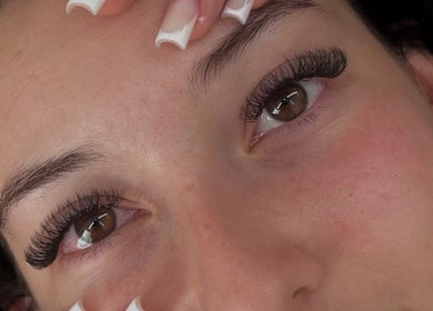 Extensões de pestanas em destaque por Maria Fernandes Lash Designer em Rio Tinto, Porto, PT.