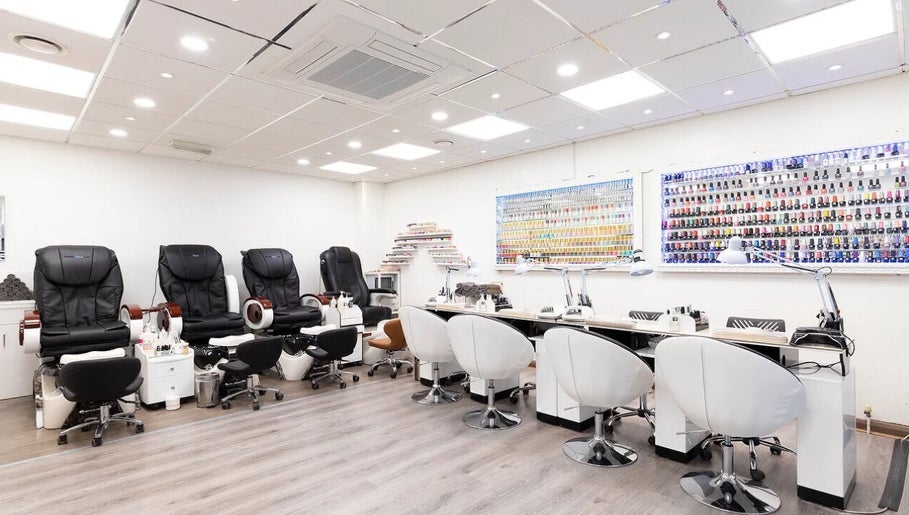 Angel nails & tanning salon图像1