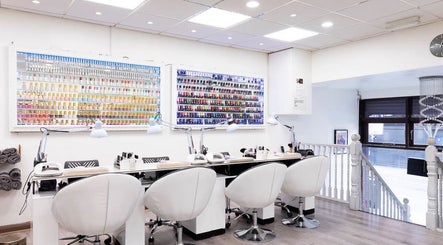 Angel nails & tanning salon图像3