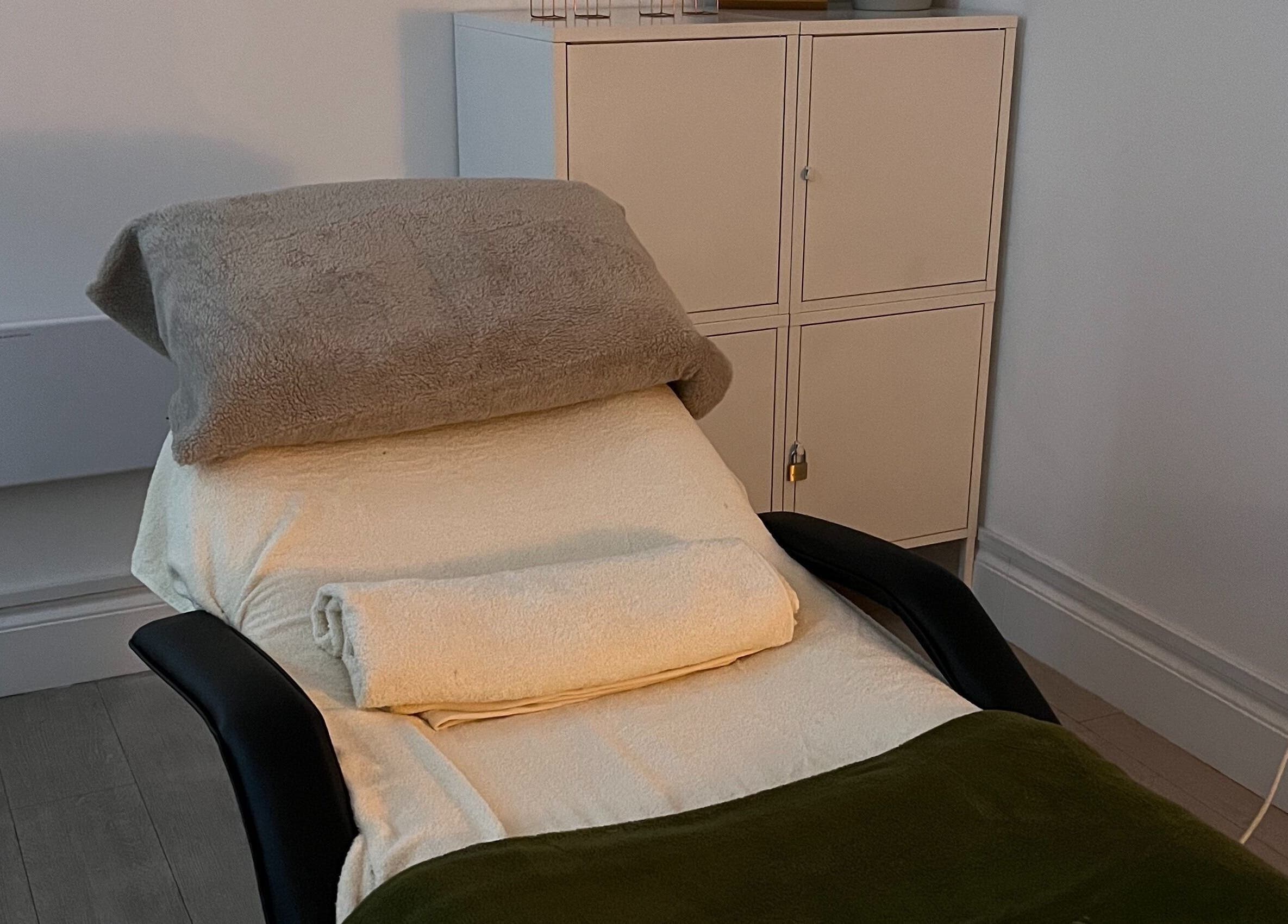Spa treatment bed at Hummingbird Hideaway, Melton Mowbray, England, GB.