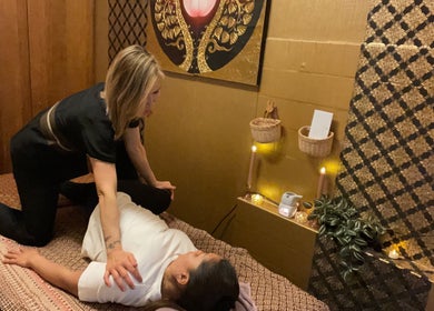 Therapist performs Thai massage at GrandRelax@ThaiMassage, Ascona, Ticino, CH, creating a serene ambiance.