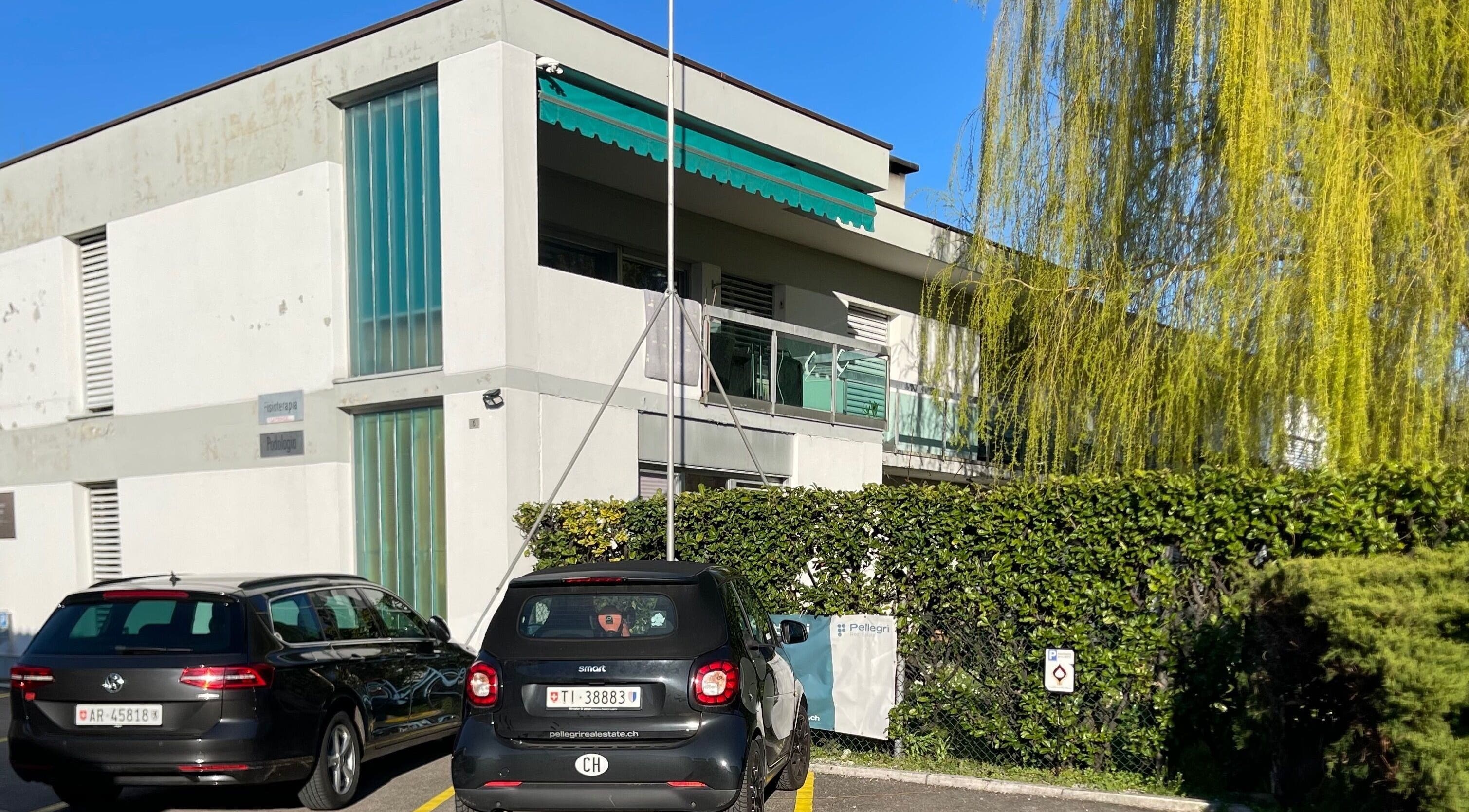 Exterior view of GrandRelax at ThaiMassage in Ascona, Ticino, CH with modern architecture and green surroundings.