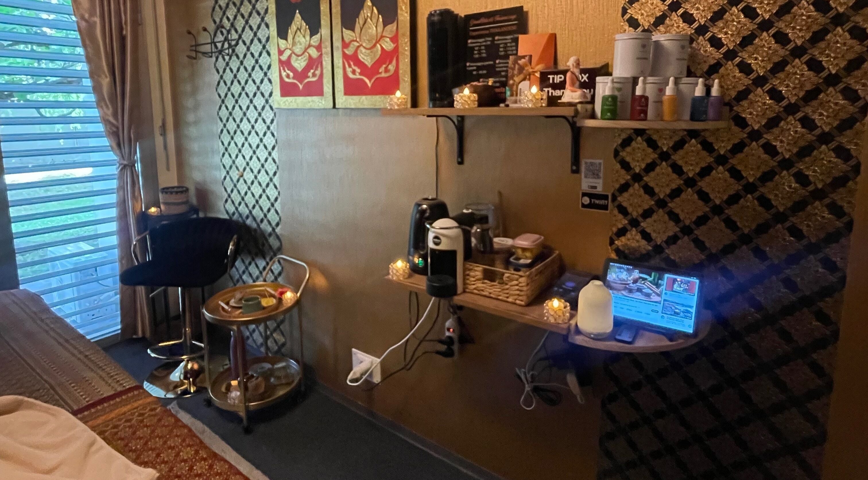 Cozy therapy room with decor and amenities at GrandRelax at ThaiMassage, Ascona, Ticino, CH.