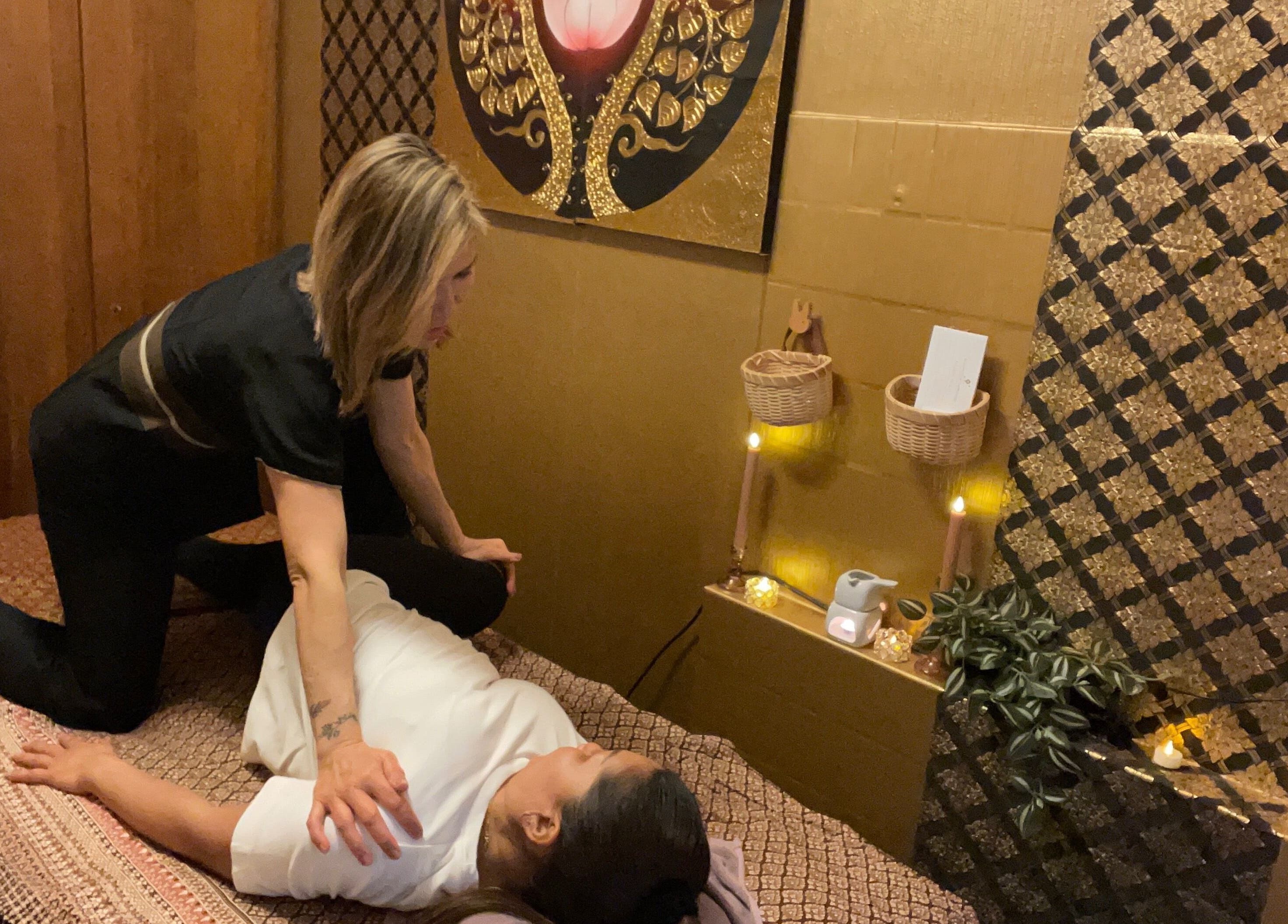 Massage therapy at GrandRelax at ThaiMassage, Ascona, Ticino, CH. Experience tranquil spa ambiance.