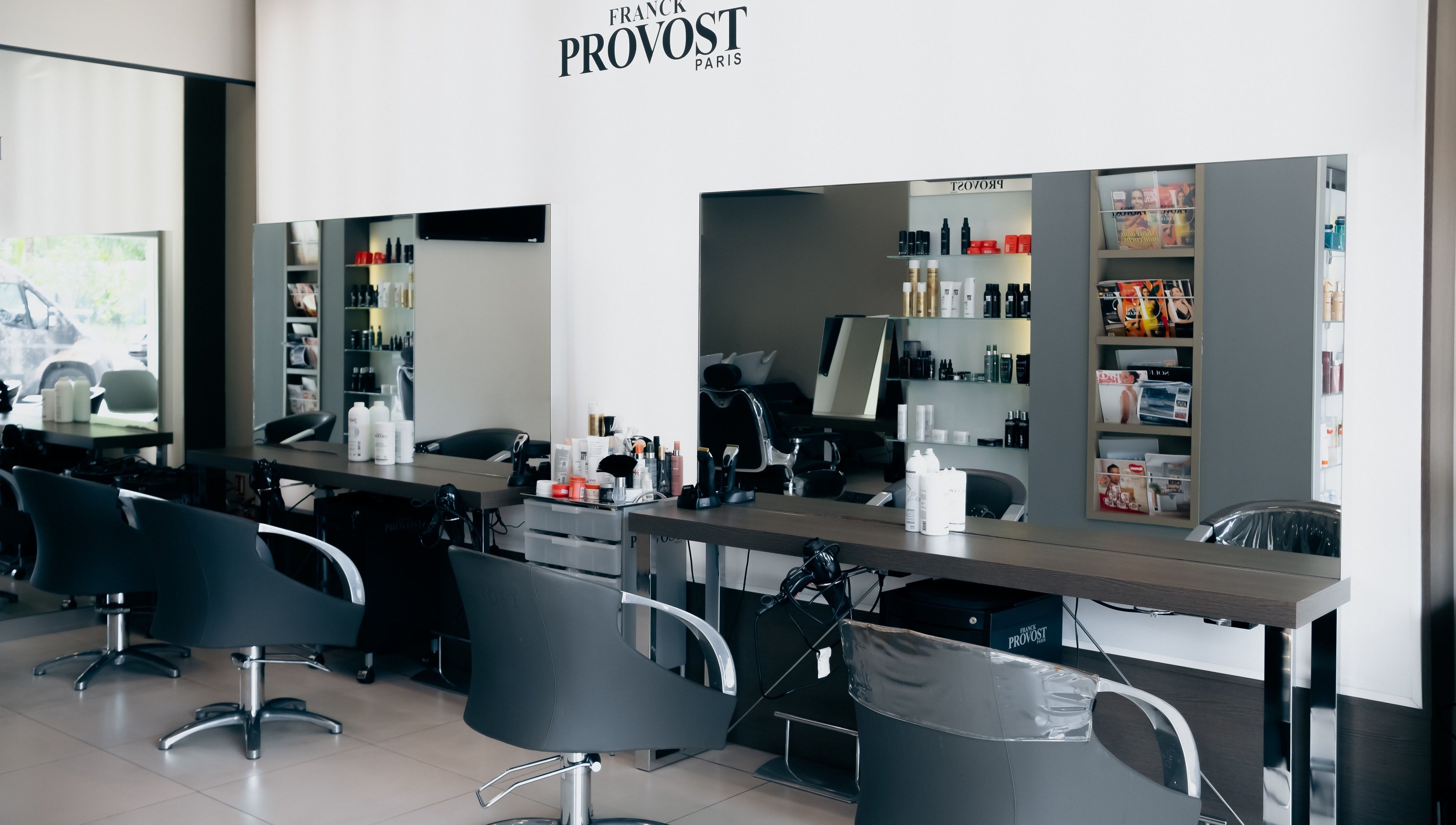 Intérieur moderne du salon Franck Provost Nouméa - Anse Vata à Nouméa, Province Sud, NC.