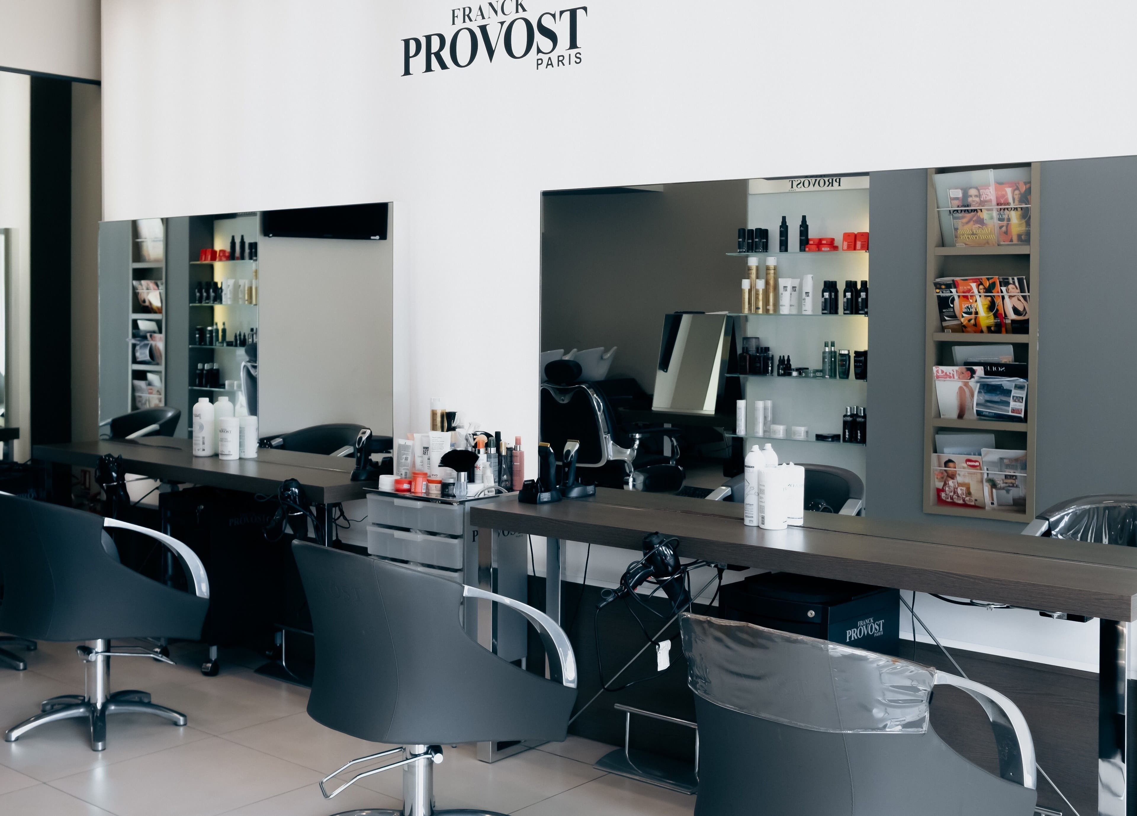 Intérieur moderne du salon Franck Provost Nouméa - Anse Vata à Nouméa, Province Sud, NC.