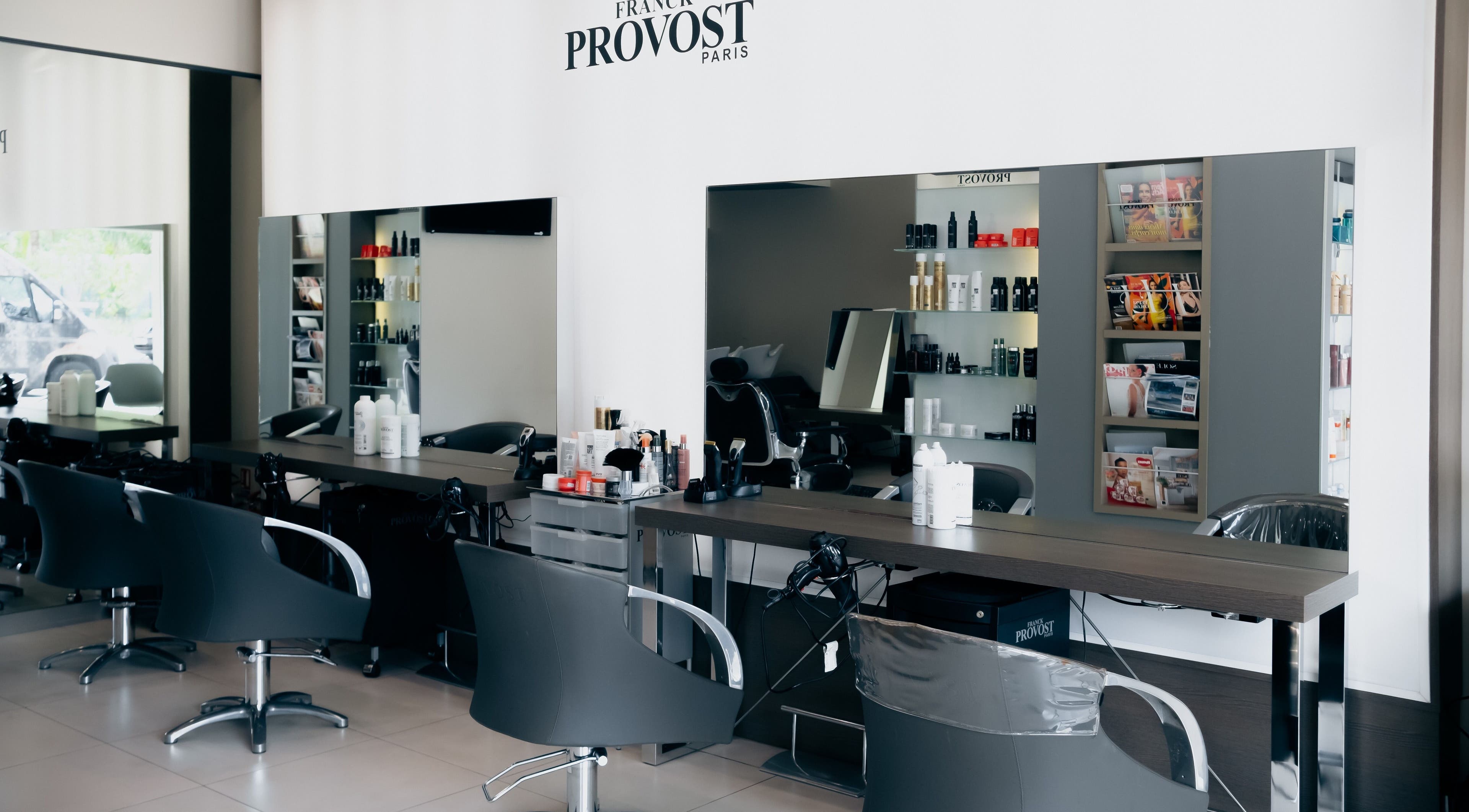 Intérieur moderne du salon Franck Provost Nouméa - Anse Vata à Nouméa, Province Sud, NC.