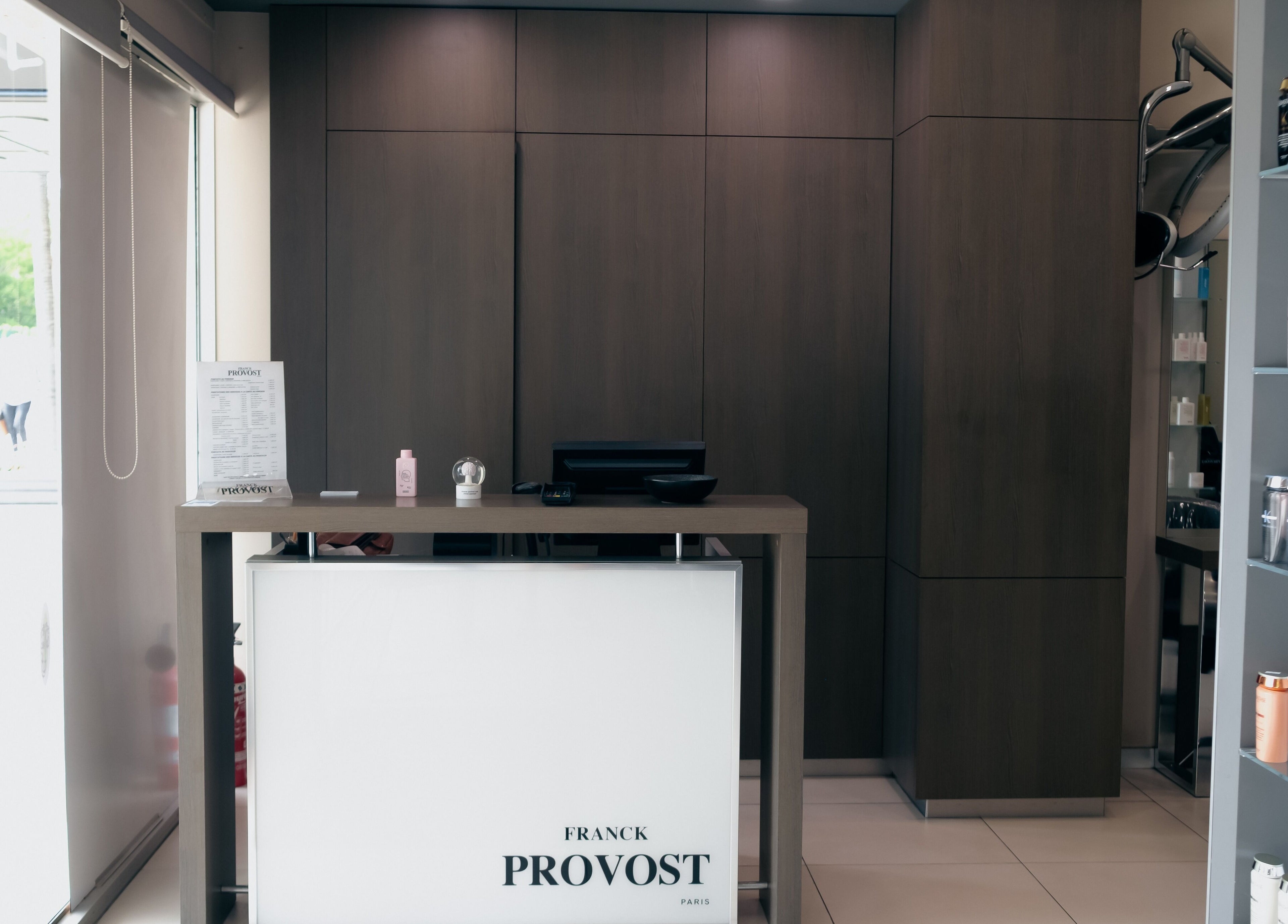 Réception moderne chez Franck Provost Nouméa - Anse Vata, à Nouméa, Province Sud, NC.