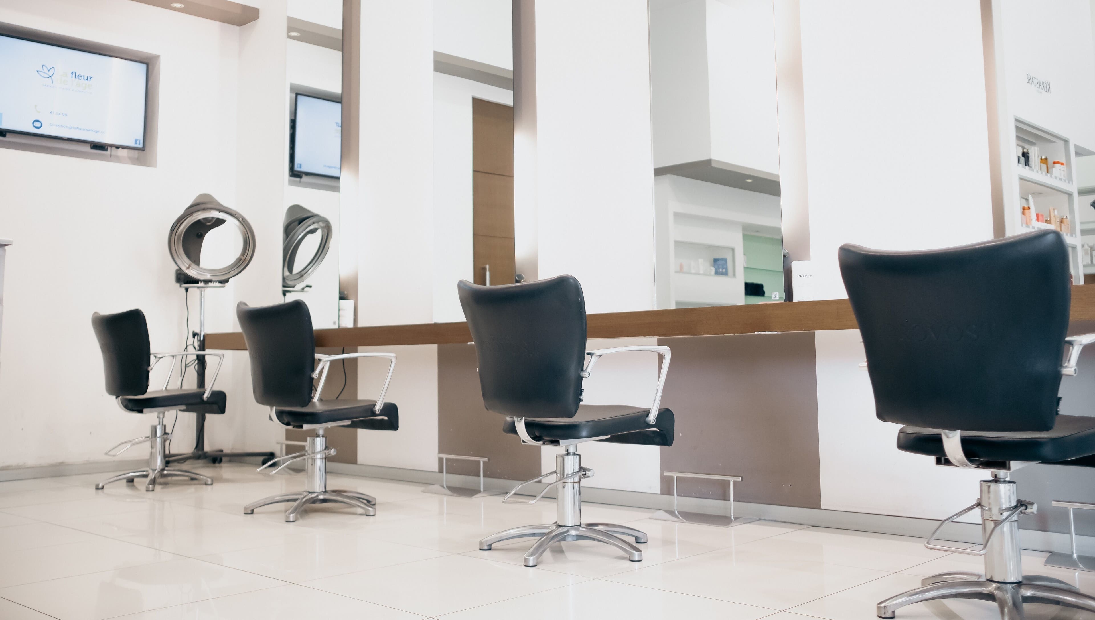 Intérieur moderne du salon Franck Provost Nouméa - Quartier Latin, Nouméa, South Province, NC.