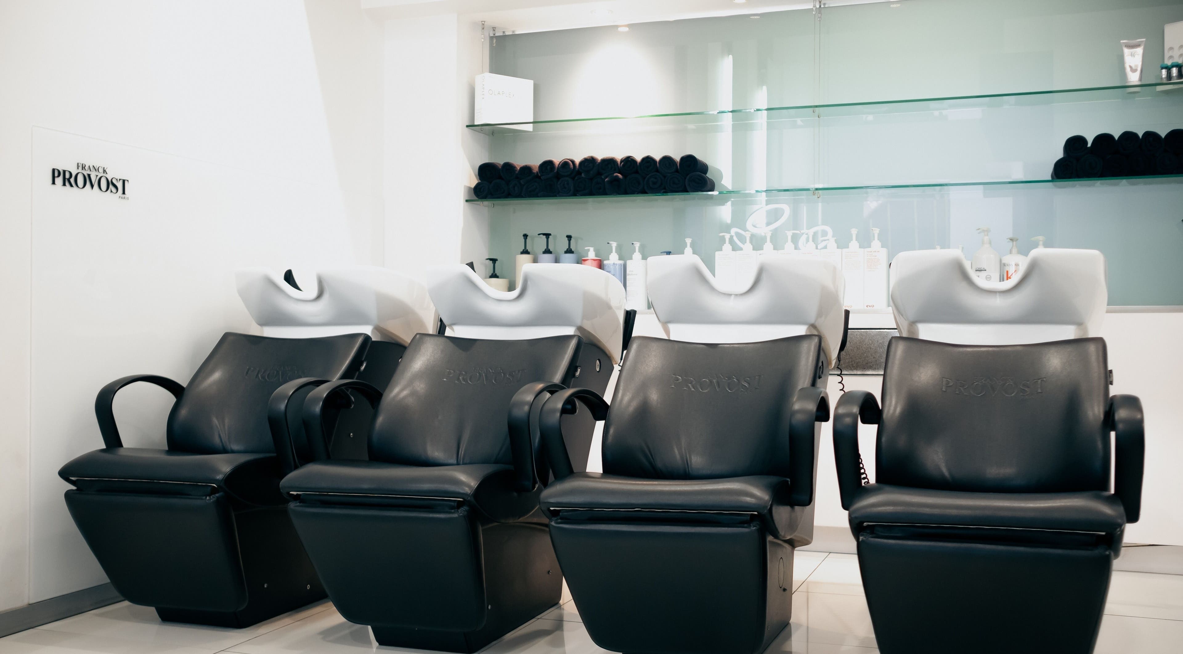 Stations modernes chez Franck Provost Nouméa - Quartier Latin, Nouméa, South Province, NC, pour un soin capillaire.