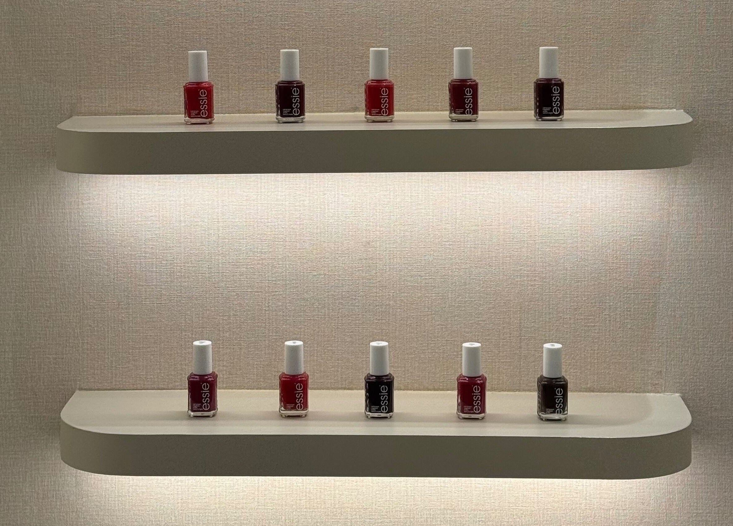 Elegant nail polish display at Beauty Bloom Salon, دبي, دبي, AE, showcasing vibrant color selection.