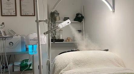 Modern treatment room at Emerald Skin Studio, London, England, GB with steaming equipment and serene setup.