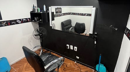 Peluche’s barber image 3