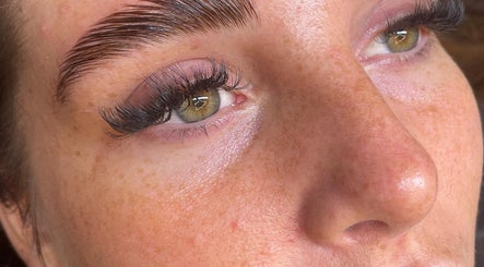 Glos Brows & Body