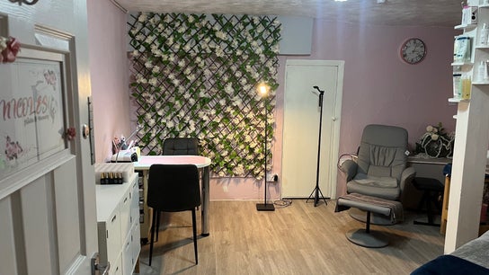 Nicole's Nails & Beauty