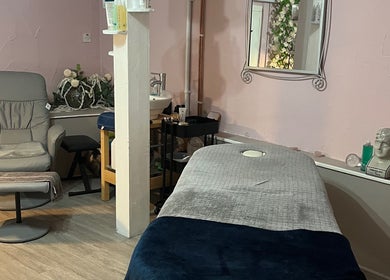Relaxing treatment room at Nicole's Nails & Beauty, Eastbourne, England, GB with chair and massage table.