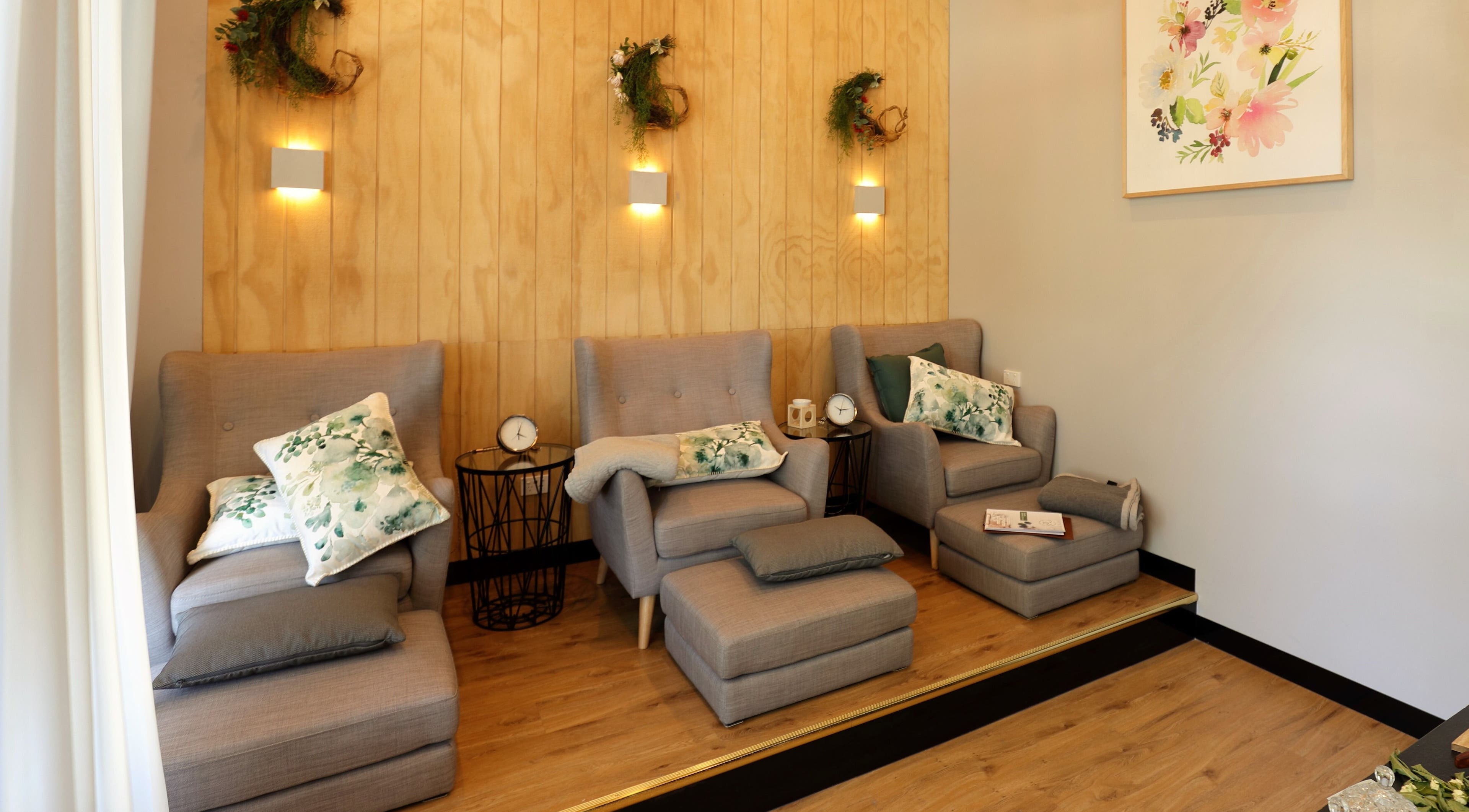 Cozy seating area at Retreat Massage and Wellness in Southport, Queensland, AU with plush chairs and decor.
