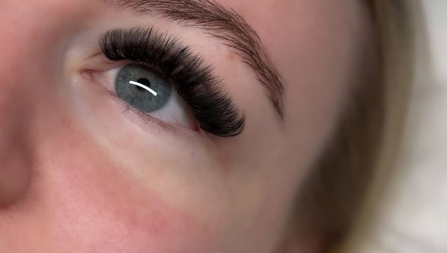 Reeva Lashes image 1